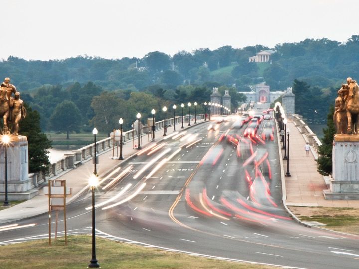 car traffic on arlington memorial bridge