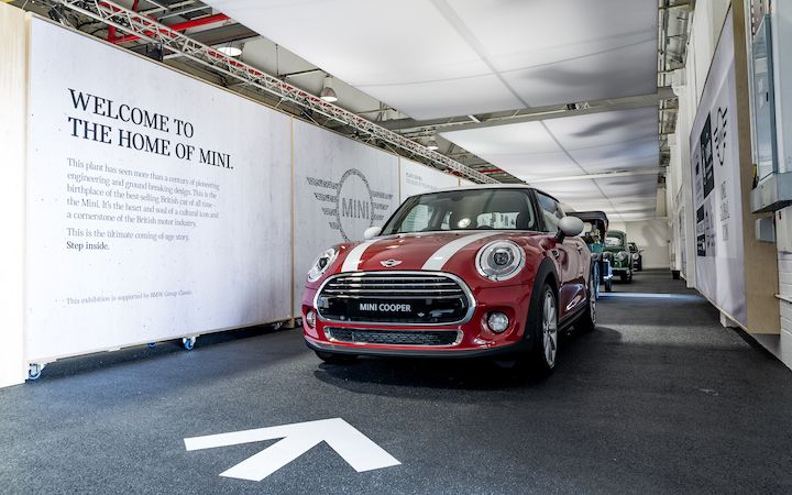 Red Mini coop car