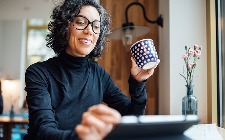 Woman holding her coffee cup